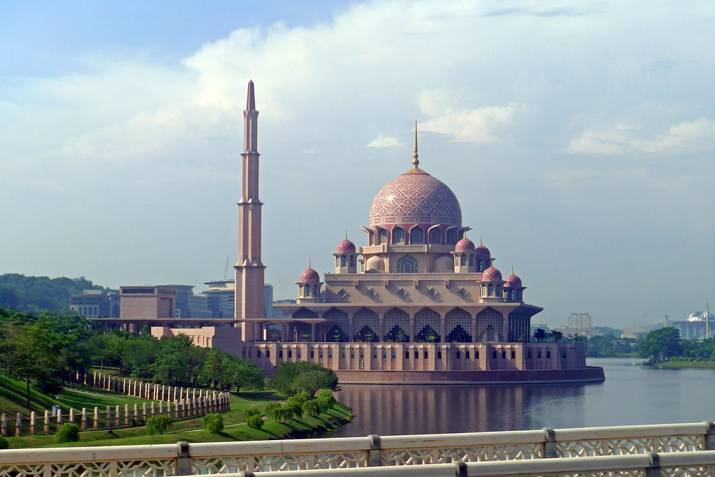 Masjid dan Sungai